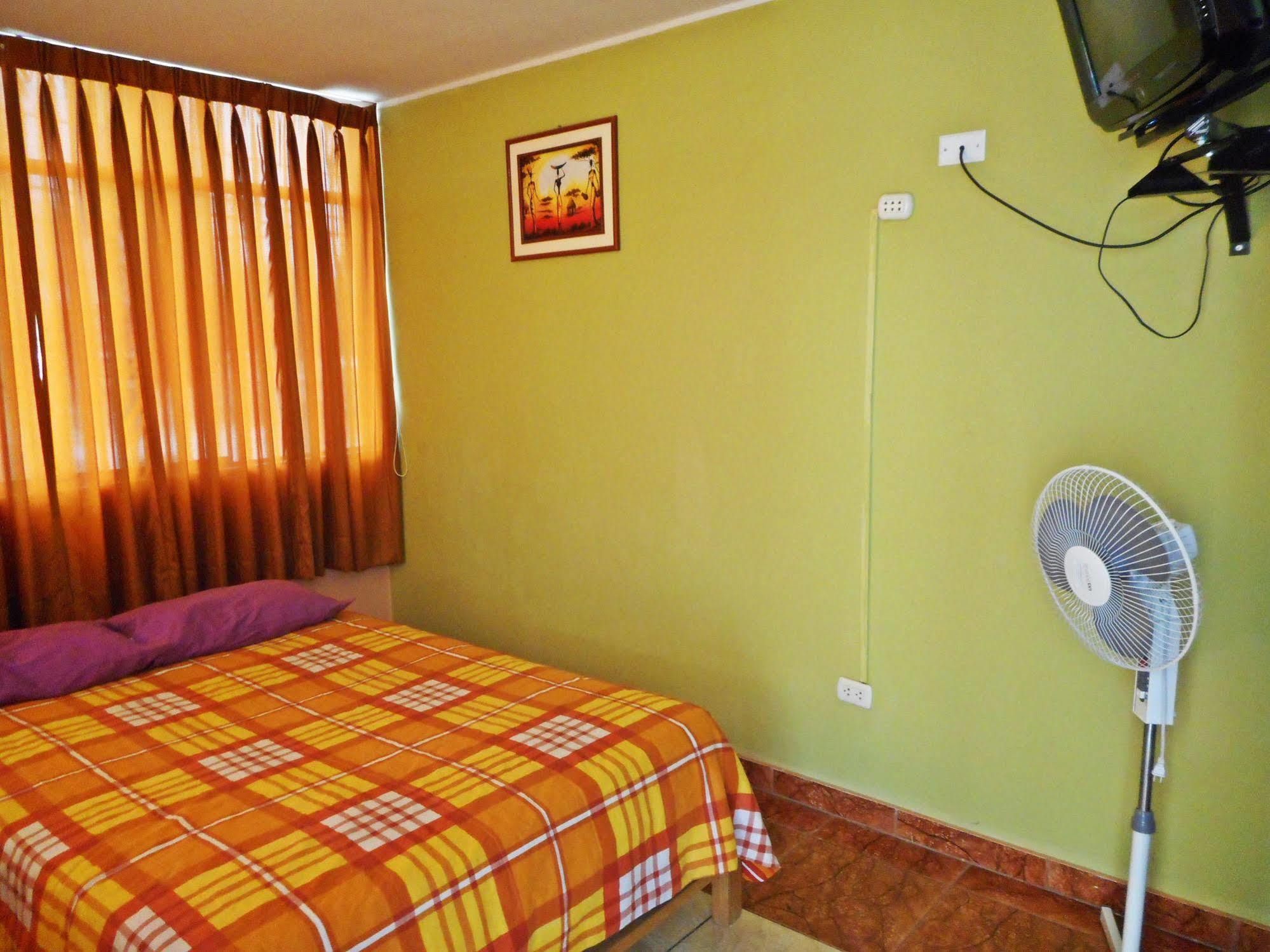 Hostal Geminis San Juan Bautista Luaran gambar